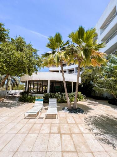 숙소 외관, Hotel California Playa El Yaque in 엘 야케