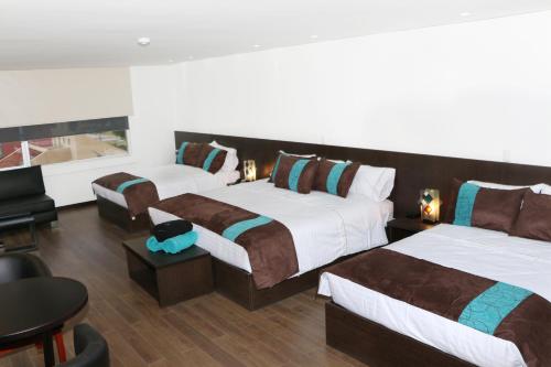 1 queen bed, 2 double beds