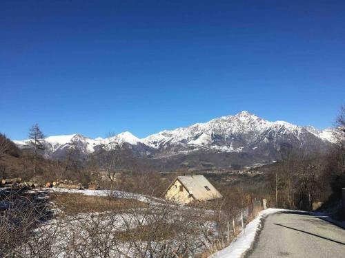 Très Grand Gîte équipé à la montagne (Tres Grand Gite equipe a la montagne) in Le Glaizil