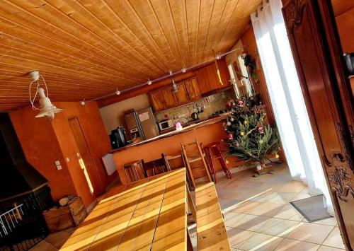 Très Grand Gîte équipé à la montagne (Tres Grand Gite equipe a la montagne) in Le Glaizil