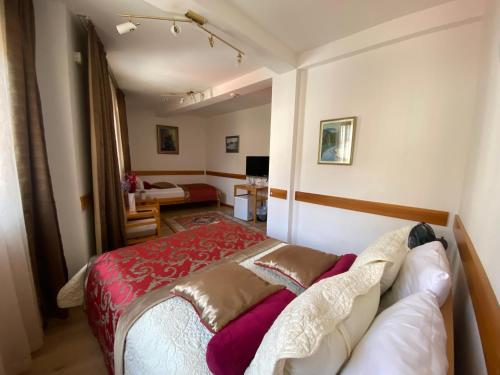 Triple Room image 6