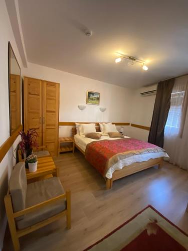 Double Room image 6