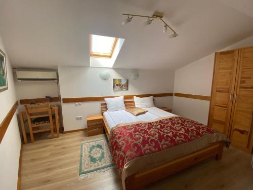 Double Room image 4
