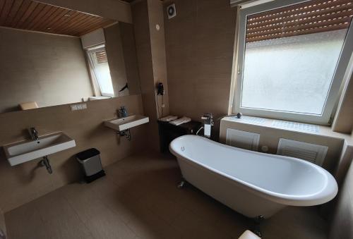 Deluxe Double Room with Bath