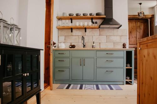 Konyha, Zelta Apelsīna apartamenti (Zelta Apelsina apartamenti) in Kuldiga