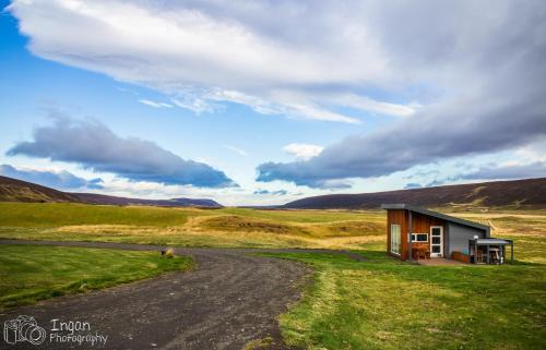 Einishus Cottages - main image
