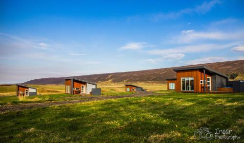 Einishus Cottages