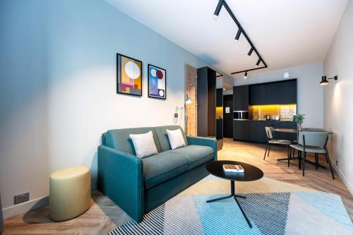 2 twin beds, 1 sofa bed