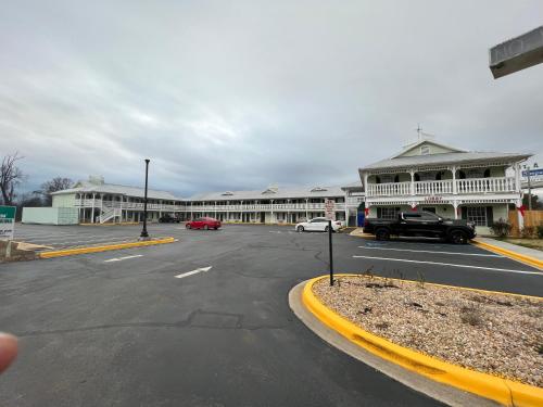 Exterior view, Key West Inn - Tuscumbia in Tuscumbia (AL)