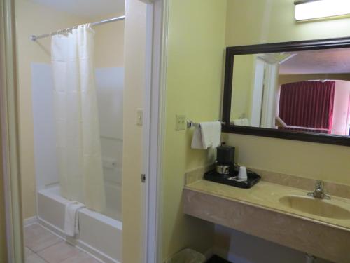 Americas Best Value Inn & Suites Hempstead in Hempstead, USA