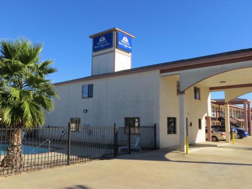 . Americas Best Value Inn & Suites Hempstead