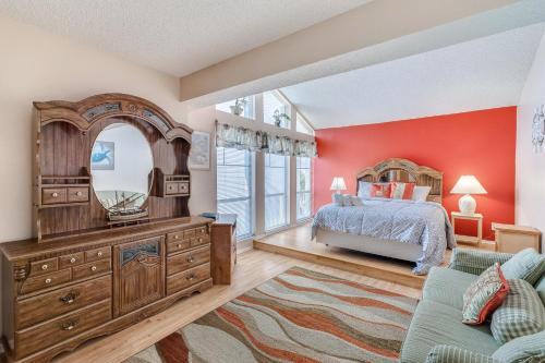 Madeira Beach Yacht Club 215F 2 Bedrooms Pool Access Spa WiFi Sleeps 6 - image 11