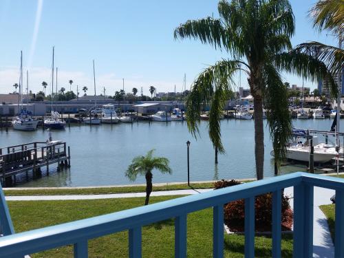 Madeira Beach Yacht Club 215F 2 Bedrooms Pool Access Spa WiFi Sleeps 6 - image 2
