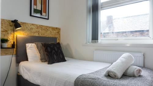 Heyes House - Air Host & Stay - Free parking - Contractor Friendly, Liverpool (photo 5)