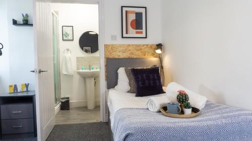 Heyes House - Air Host & Stay - Free parking - Contractor Friendly, Liverpool (photo 10)