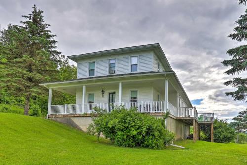 Private Retreat with Deck 1 Mi From Cowanesque Lake