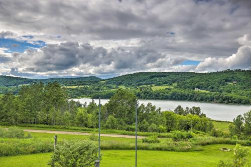 Private Retreat with Deck 1 Mi From Cowanesque Lake