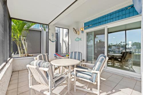 Madeira Beach Yacht Club 275A 2 Bedrooms Pool Access WiFi Sleeps 4 - image 6