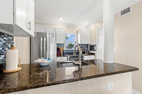 Madeira Beach Yacht Club 275A 2 Bedrooms Pool Access WiFi Sleeps 4 - image 13
