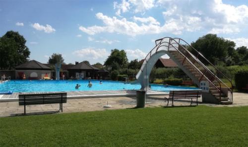 Blockhaus Chalet mit beheizbarem Badefass und Infrarotsauna auf der Terrasse in 巴德 塔茲曼斯多夫
