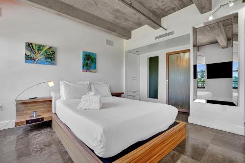 Amazing Two Bedroom Apartments Ocean view- Miami Beach in Miami Beach, USA