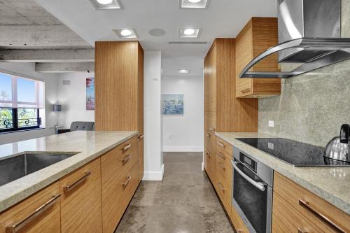 Netherland Two-Bedroom Apartments by Royal Stays - image 2
