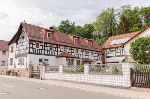 Viesnīcas āriene, Landhausstube in Schleifreisen