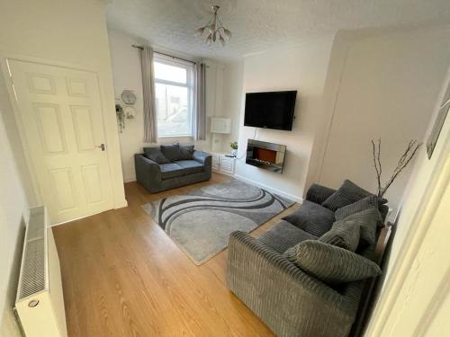 Cheerful 2 bedroom house in Wigan