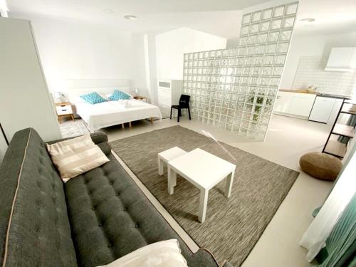 Deluxe Double Studio image 3
