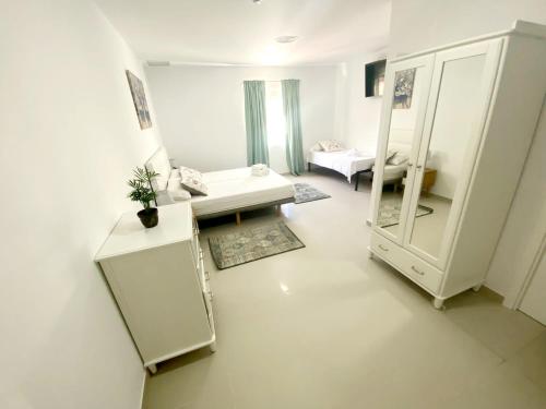 Deluxe Triple Room image 4