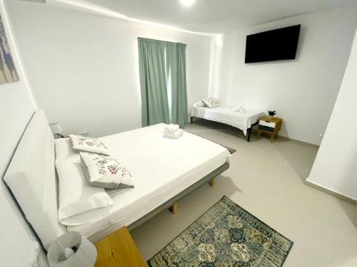 Deluxe Triple Room image 1