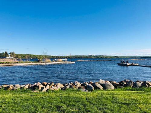 Peaceful Waterfront Cottage on Georgian Bay - Victoria Harbour