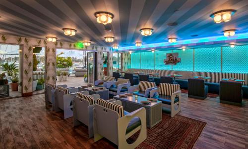 Marina del Rey Hotel - image 10