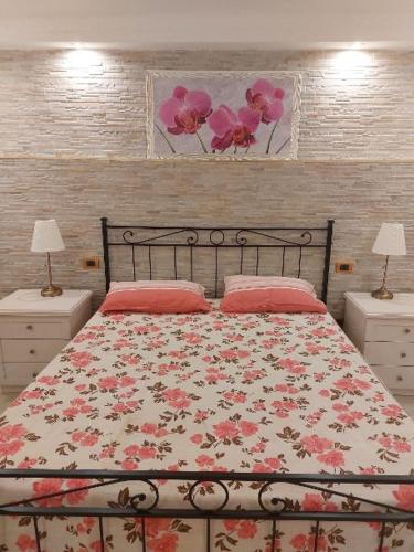 1 queen bed, 1 sofa bed