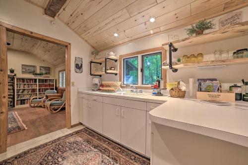 Secluded Family Cabin Less Than 1Mi to Lake Michigan! - image 6