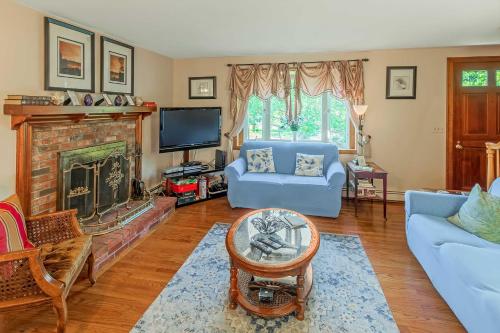 Pet-Friendly West Yarmouth Home half Mi to Beach in West Yarmouth, USA