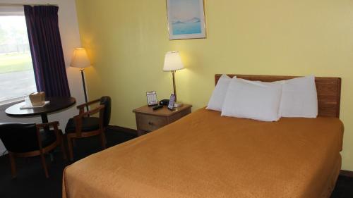 Mecca Motel Sandusky - image 2