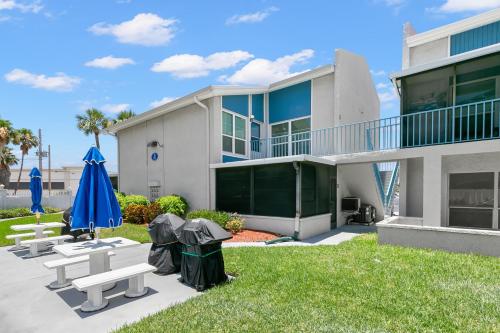 Madeira Beach Yacht Club 151H 1 Bedroom Heated Pool Spa WiFi Sleeps 4 - image 11