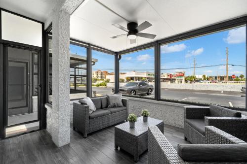 Madeira Beach Yacht Club 155B 1 Bedroom Sleeps 4 Heated Pool Sauna Pier - main image
