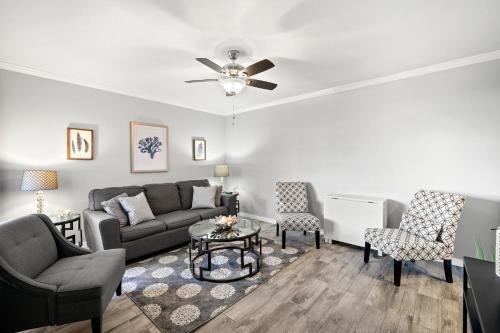 Madeira Beach Yacht Club 155B 1 Bedroom Sleeps 4 Heated Pool Sauna Pier - image 4
