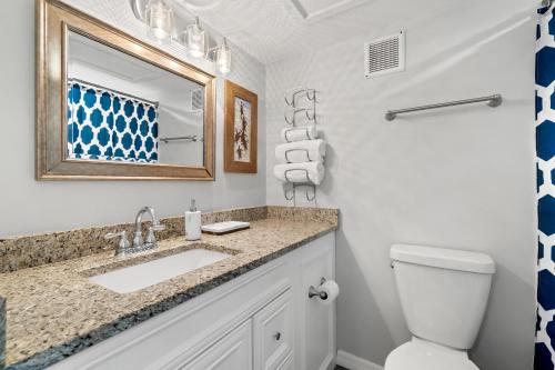 Madeira Beach Yacht Club 155B 1 Bedroom Sleeps 4 Heated Pool Sauna Pier - image 9
