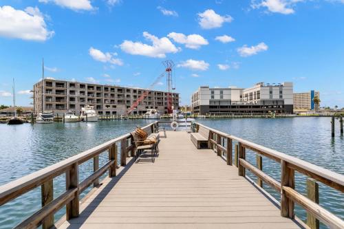 Madeira Beach Yacht Club 155B 1 Bedroom Sleeps 4 Heated Pool Sauna Pier - image 11