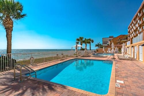 สระว่ายน้ำ, La Contessa 307 in เรดดิงตัน ชอร์ส (FL)