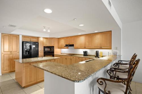 La Contessa 307 Sleeps 6 3 Bedroom Gulf Front Pool BBQ Area Spa - image 12