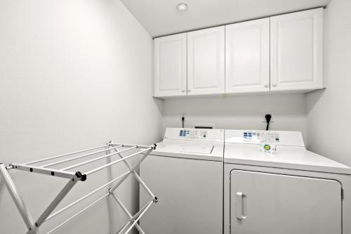 La Contessa 307 Sleeps 6 3 Bedroom Gulf Front Pool BBQ Area Spa - image 3