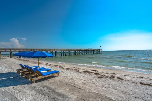 La Contessa 307 Sleeps 6 3 Bedroom Gulf Front Pool BBQ Area Spa - image 7