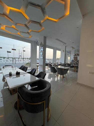 Restaurant, Aalia Hotel Suites in Al Multaqa
