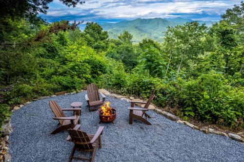 Cedar Cliff Cabin in Whittier, USA