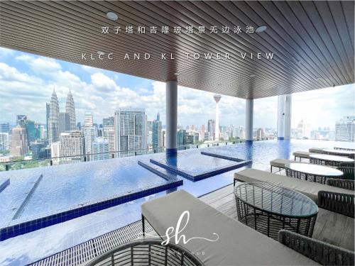 The Luxe KLCC View Sky Pool Kuala Lumpur