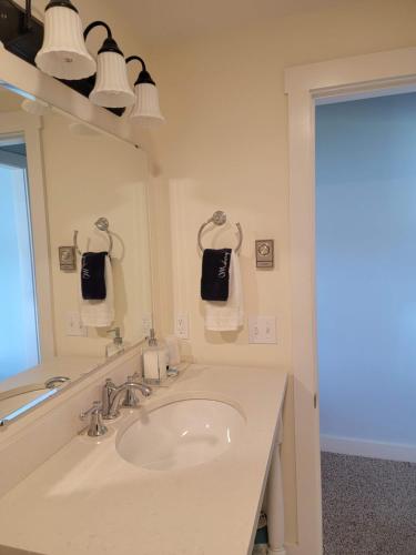 East Wind Inn - main image